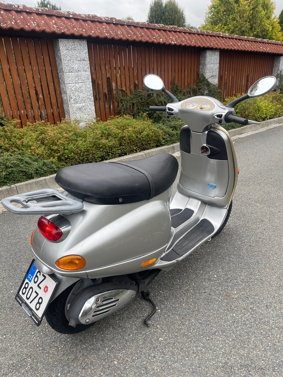 Piaggio Vespa 125 ET4 - 5