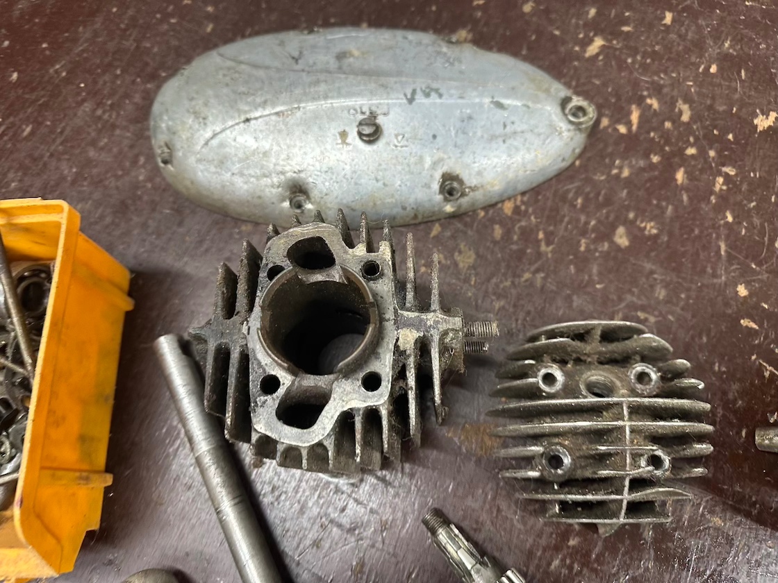 Predám DILY motoru JAWA Pionýr 550 555 - 5