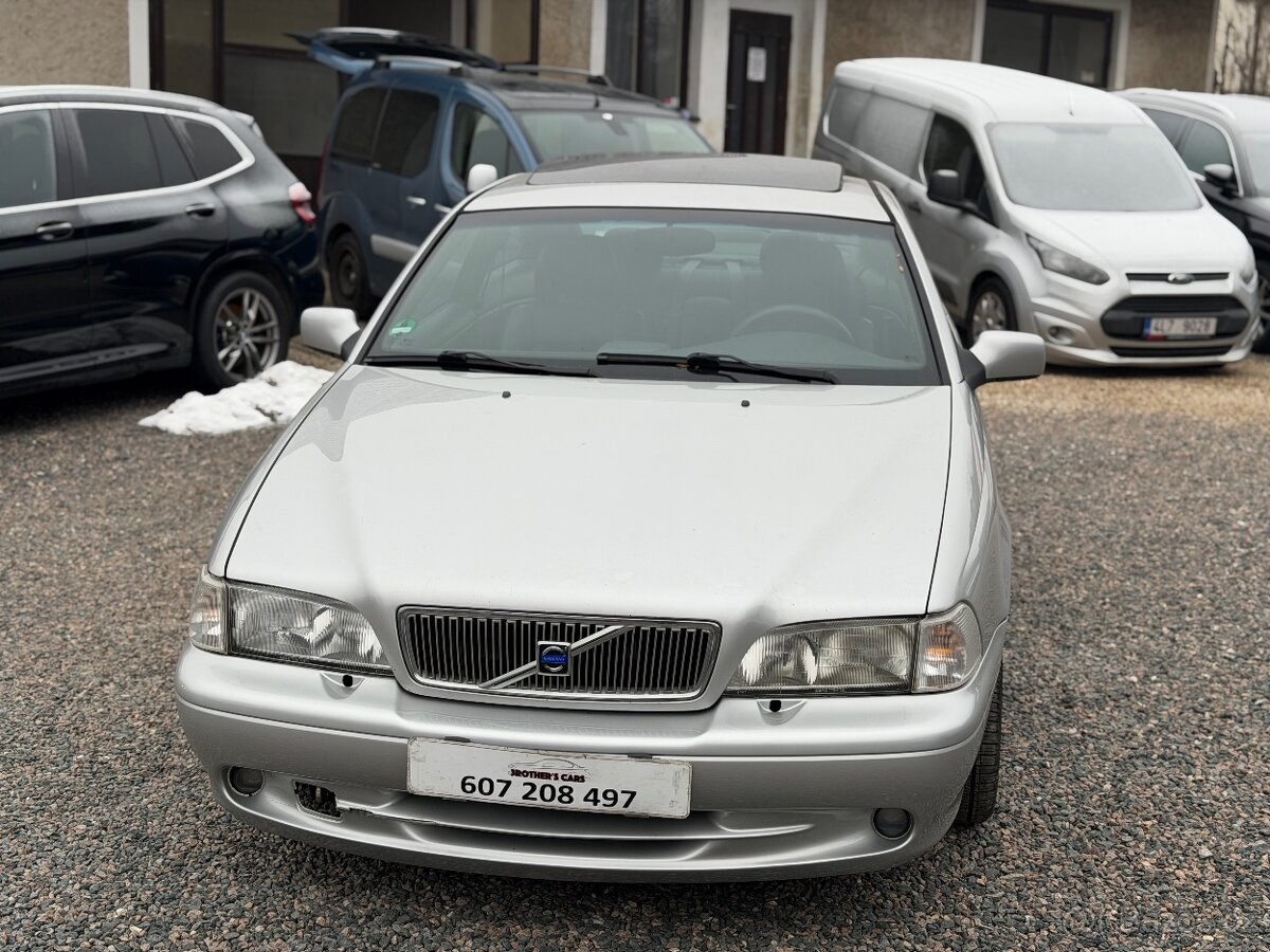 Volvo C70 2.5T R5 coupe (2001) MAX VÝBAVA - EXTRA STAV - 5