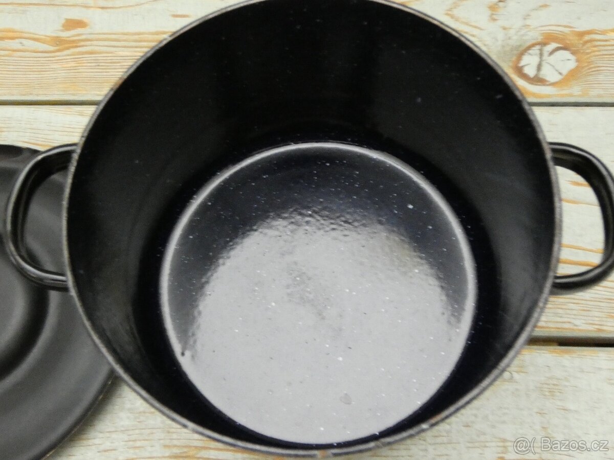 Černý litinový hrnec - 5