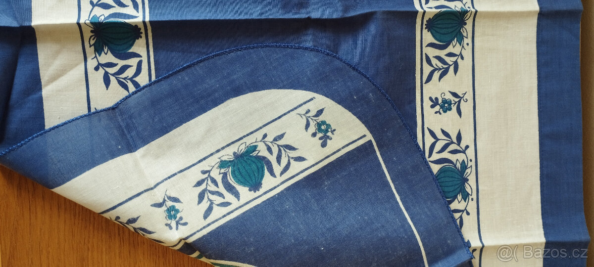 stolní běhoun s cibulákovým vzorem a 2 zástěry se stejným - 5