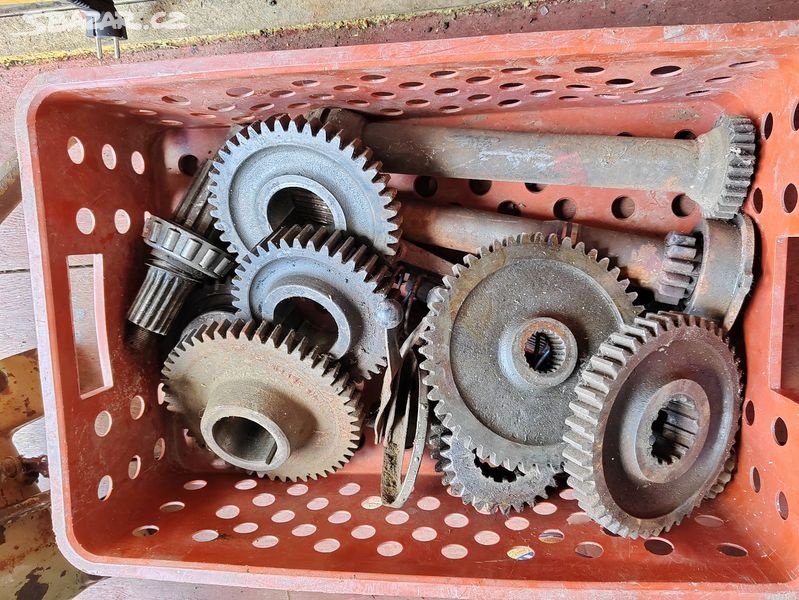 Zetor 4011 díly (vstřikovací a hydr.čerpadlo a td.) - 5