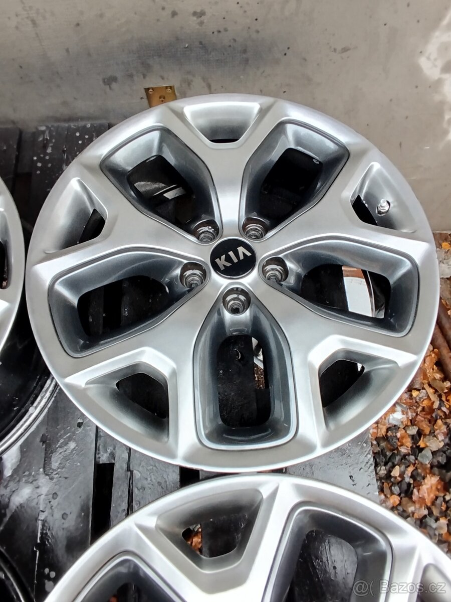 ALU KIA 5x114,3 R19 ET-49,5 7, 5J střed 67mm - 5