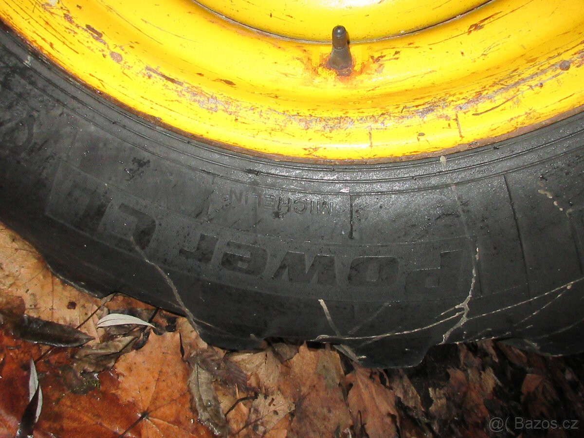 Kolový nakladač JCB 407 - 5