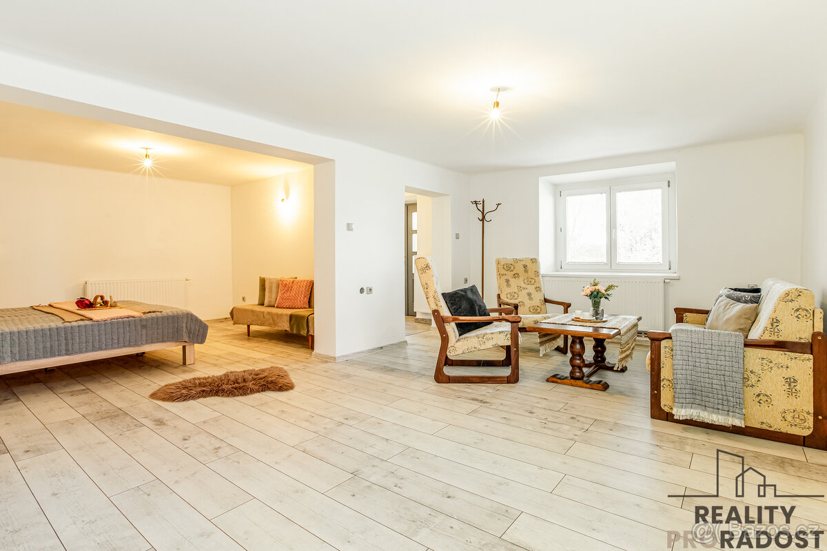 Dům pro bydlení nebo podnikání s pozemkem na parkování kouse - 5