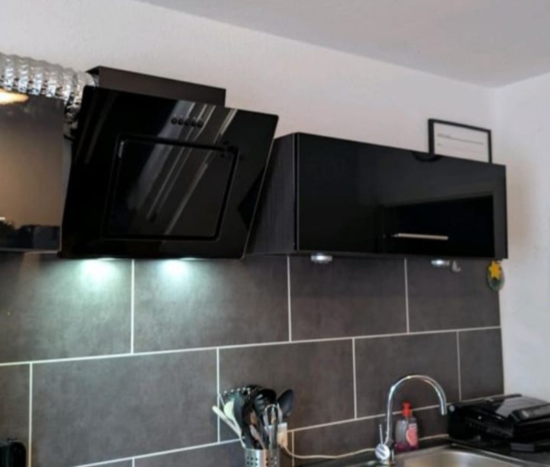 Moderní černá lesklá linka se spotřebiči,5804 - 5