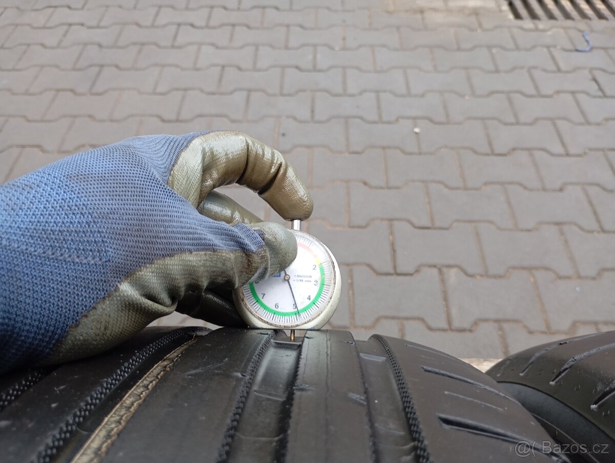 235/55/19 letní pneu nokian - 5