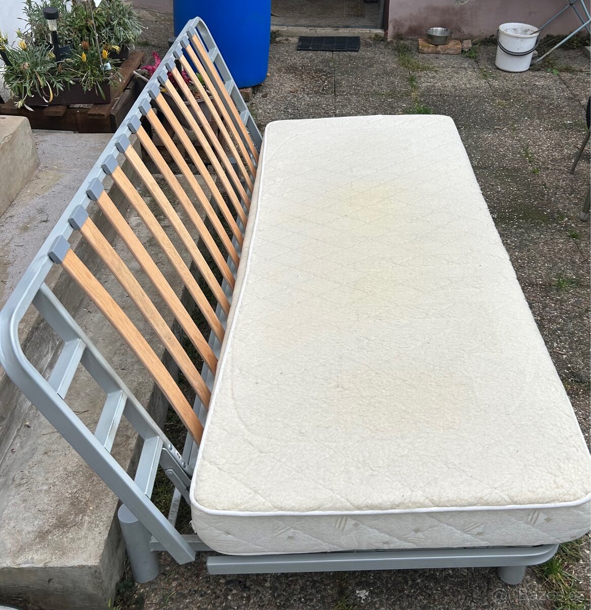 Rozkládací pohovka a matrace - 5