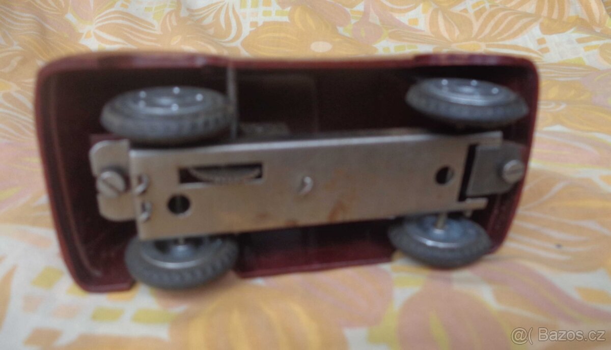 Bakelitový Fiat 600 mačkací pohon, setrvačník - 5