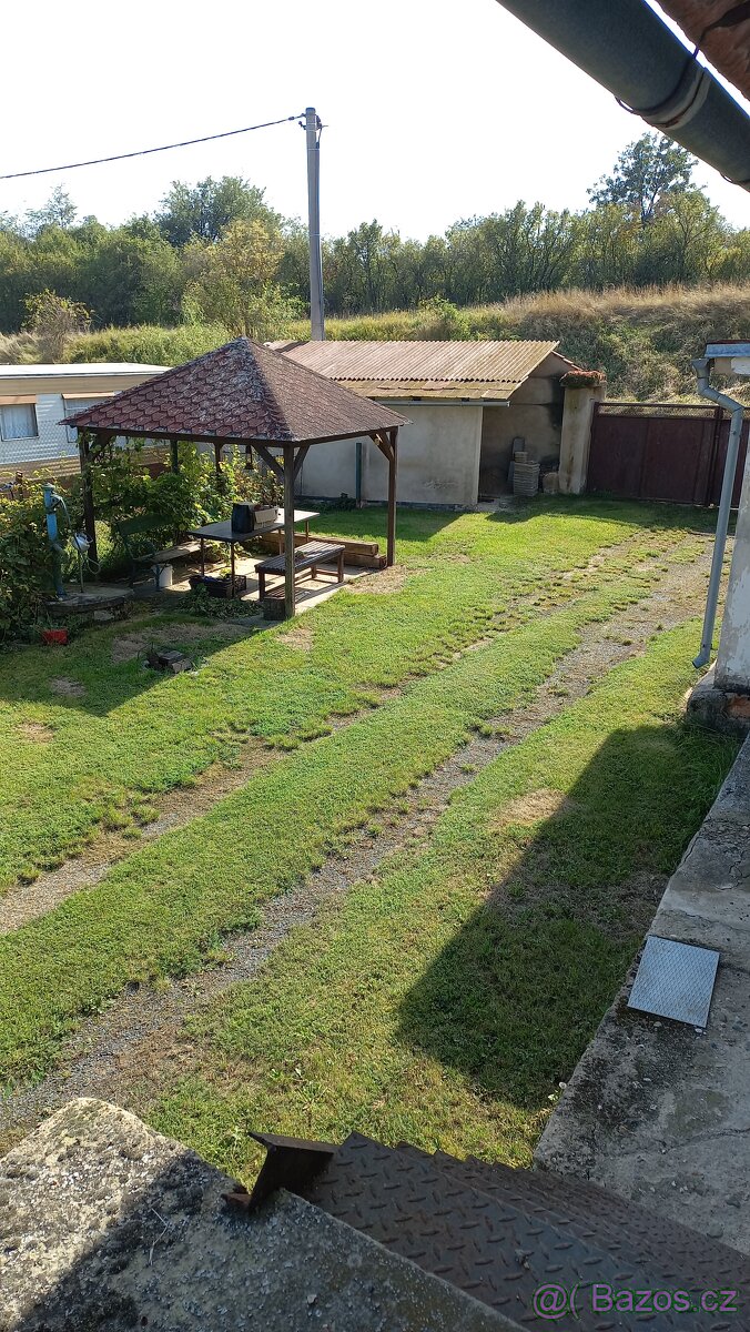 Prodej zemědělská usedlost blízko Prahy rodinnýdům - 5