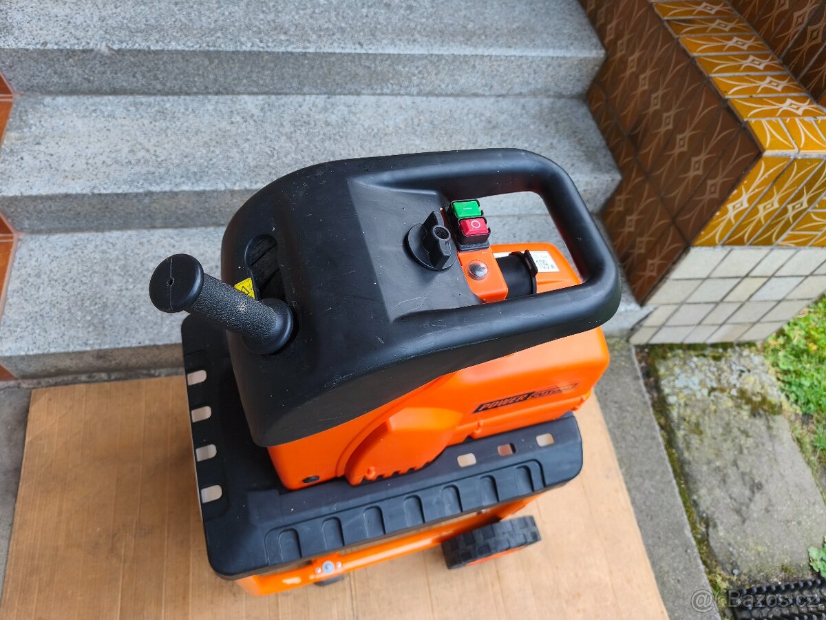 Prodám elektrický Zahradní drtič Powercut 2500... - 5