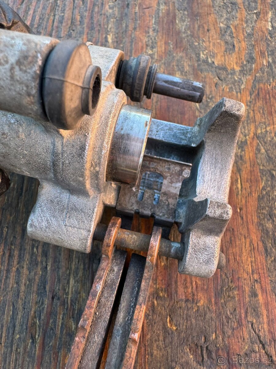 Nissin brzdový třmen s držákem zadní brzda Yamaha YZ WRF YZF - 5