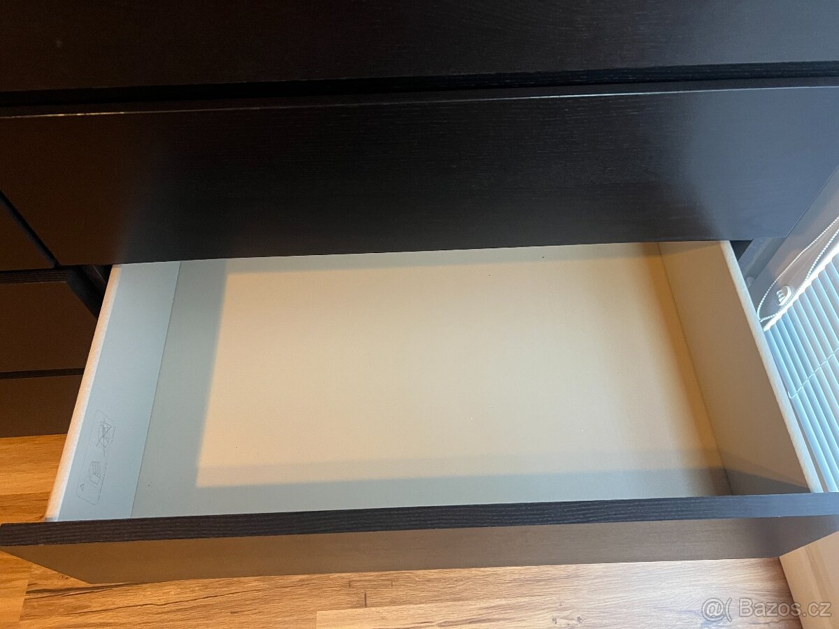 Komoda IKEA MALM se 4 zásuvkami. - 5