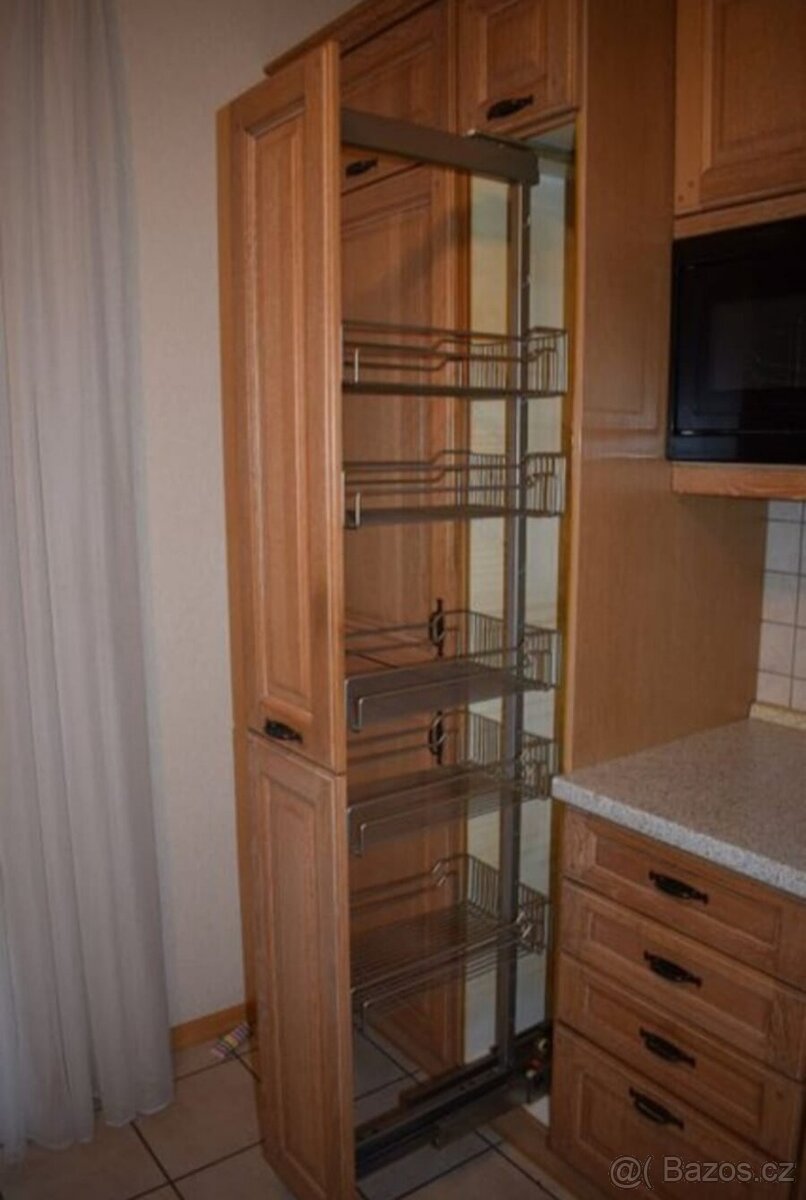 Venkovská kuchyně světlý dub masiv se spotřebiči,5567 - 5