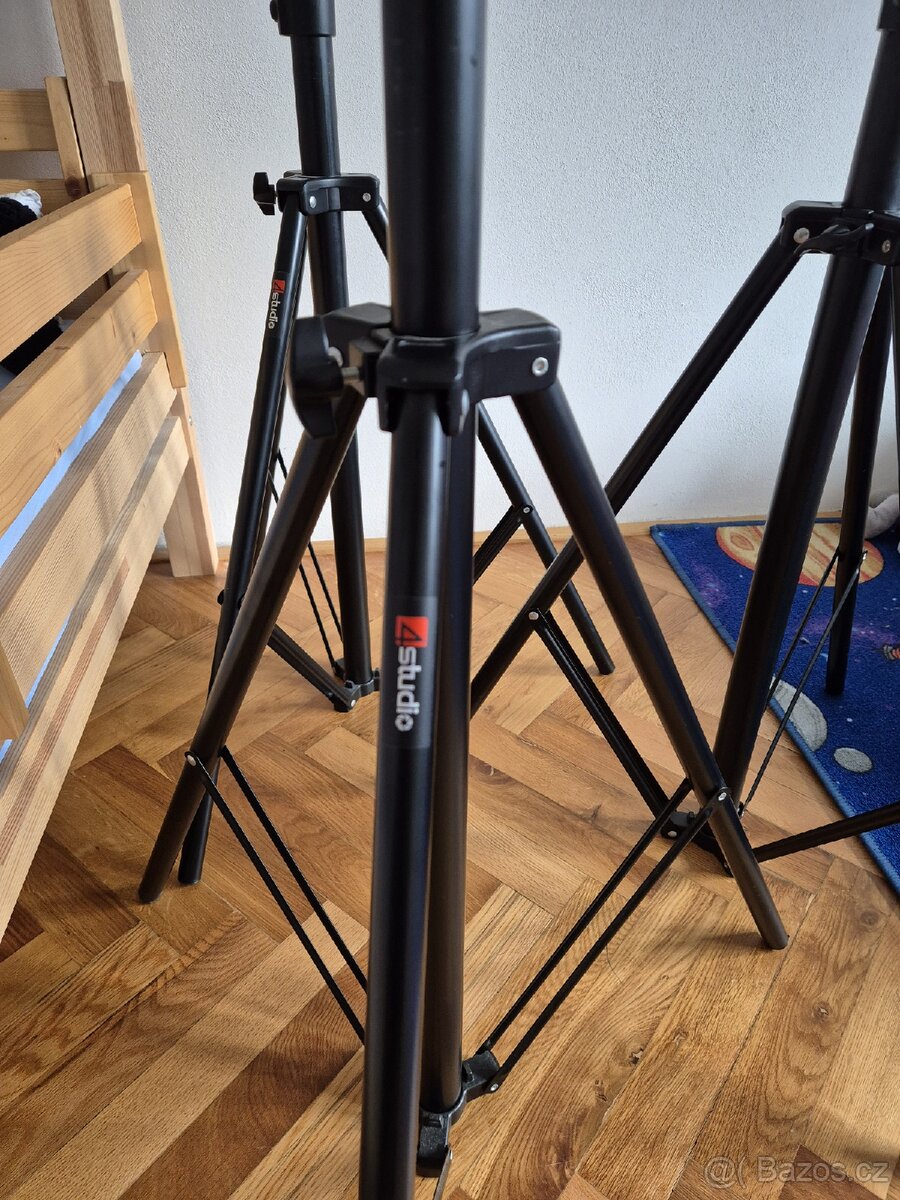 Fotografické studio, stativ, světlo, softbox, foto pozadí - 5