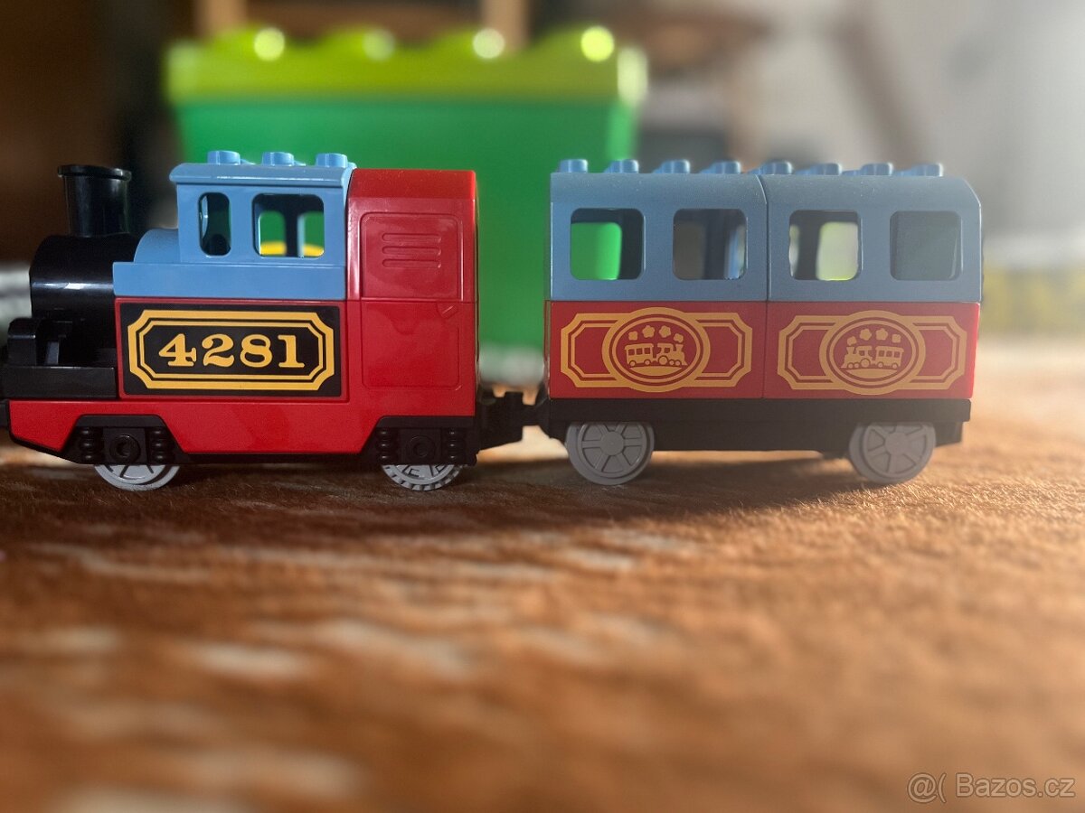 Lego Duplo vlak s domem a zastávkou - 5