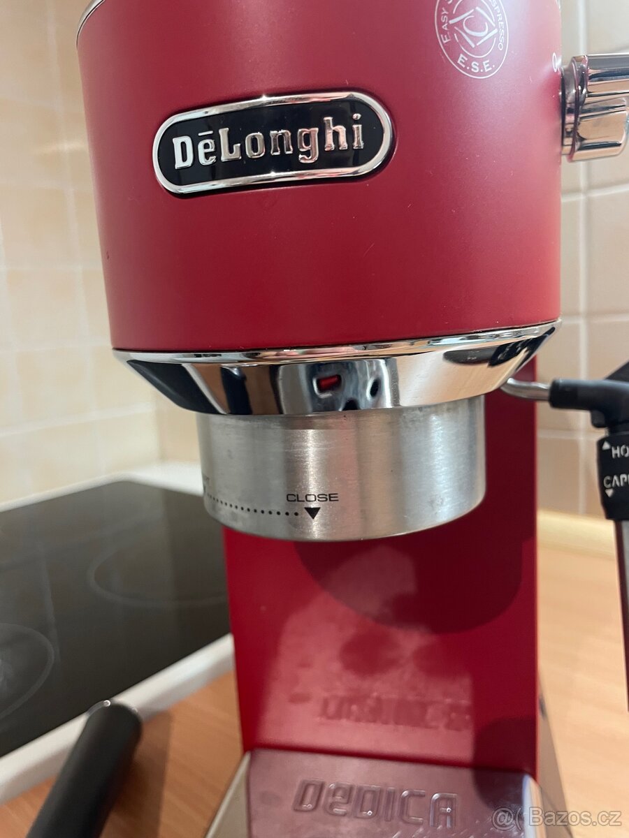 Pákový kávovar Delonghi Dedica EC 685 - 5