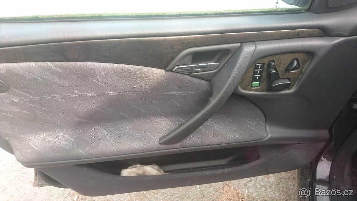 Mercedes benz E combi. w210 rok 2002 - 5