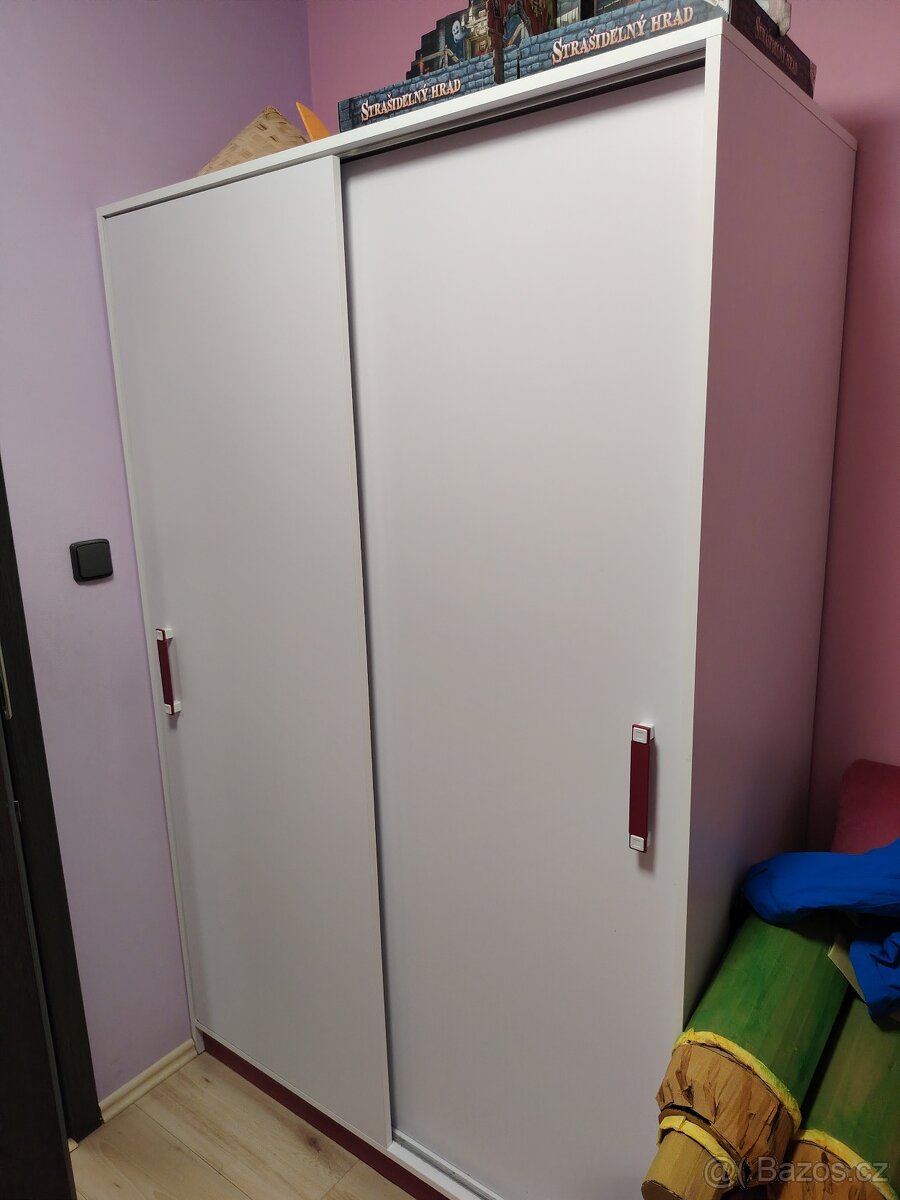 Dětský pokoj – postel, skříň, stůl, komoda – TOP stav - 5