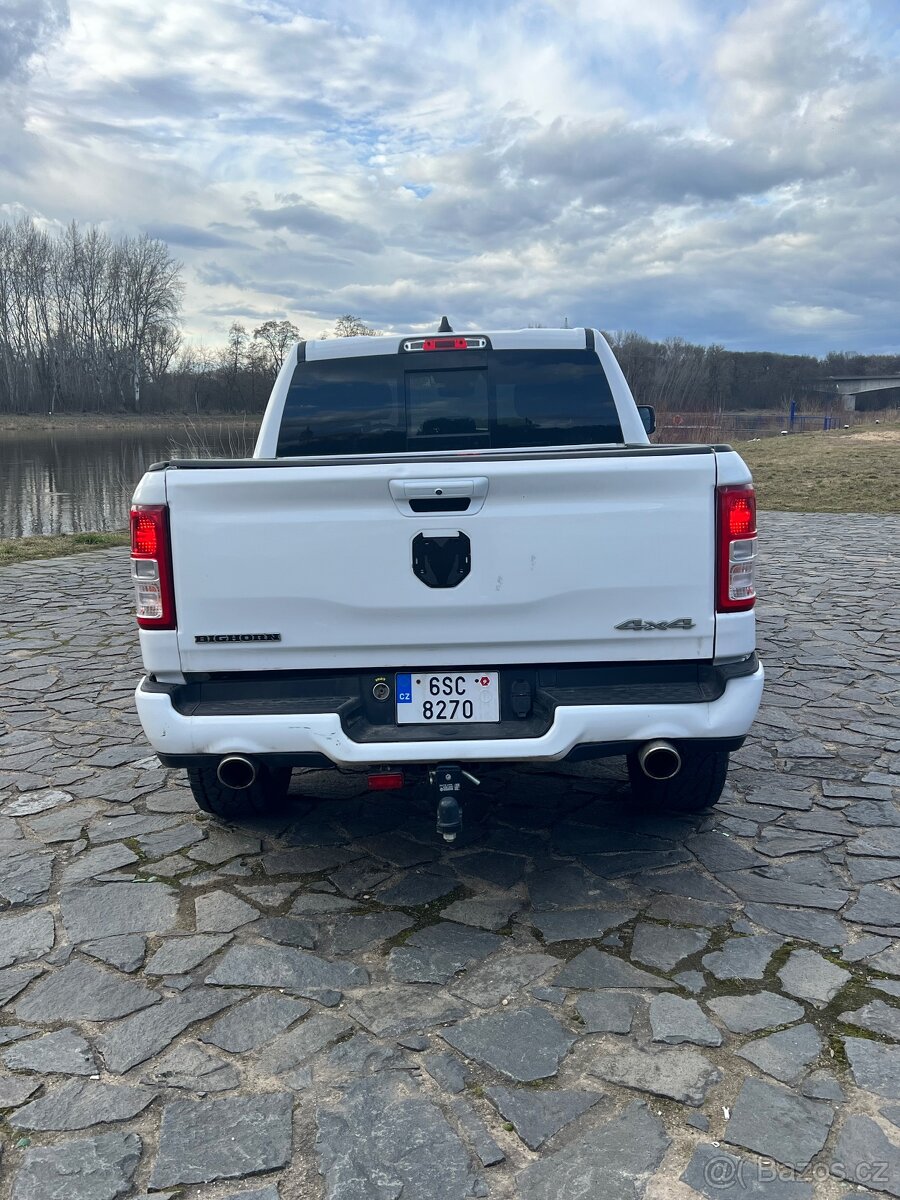 Pronájem Dodge Ram 5.7 Hemi - 5