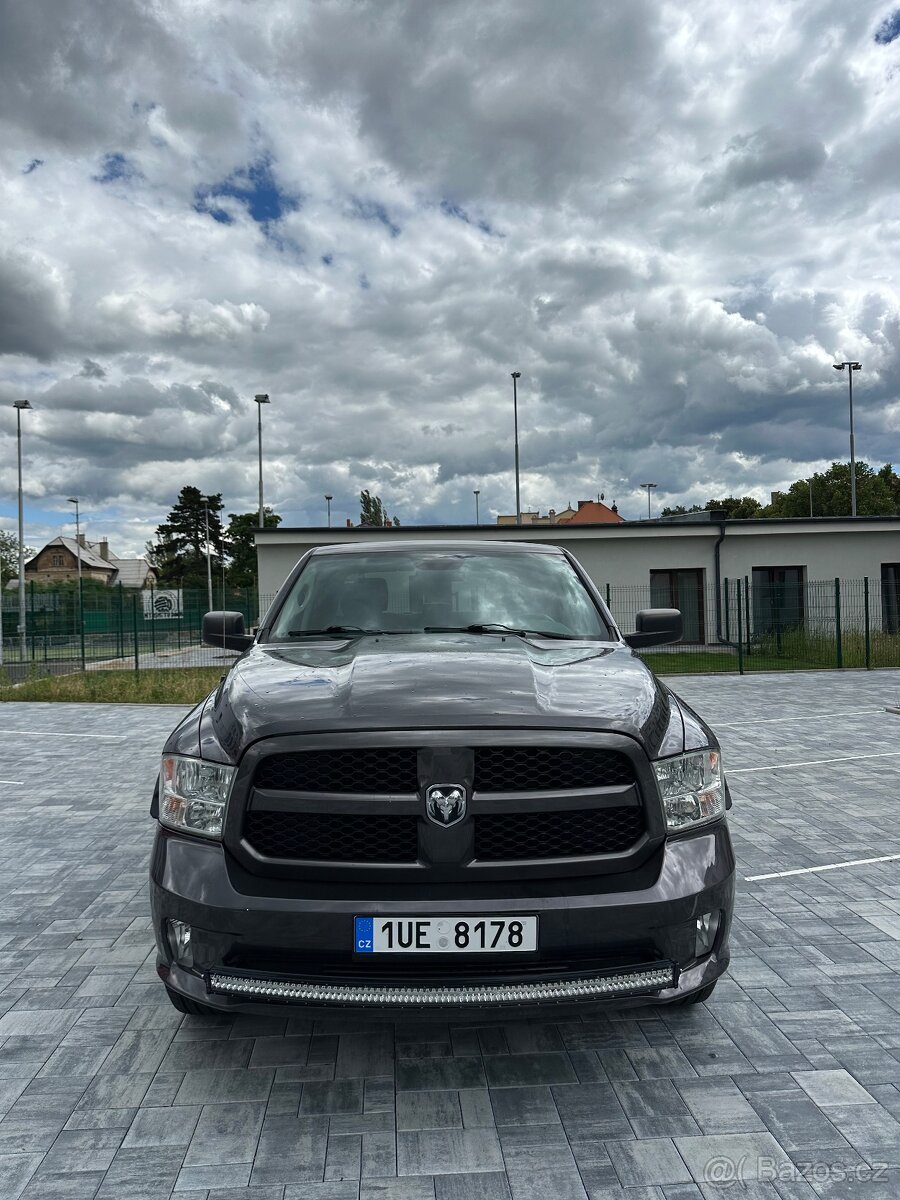 Dodge Ram 1500 V8 hemi 2015