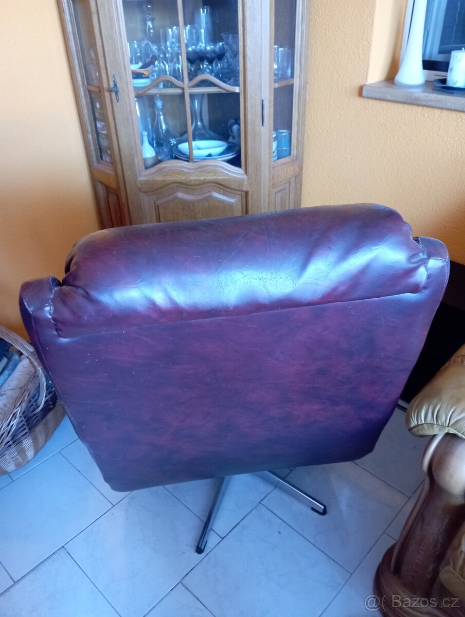 Prodám otočné a houpací křeslo - kůže - 5