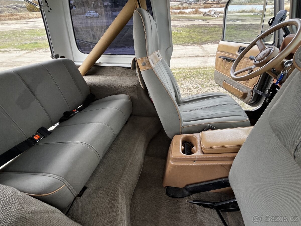 Jeep Wrangler 4.0 Sport Safari