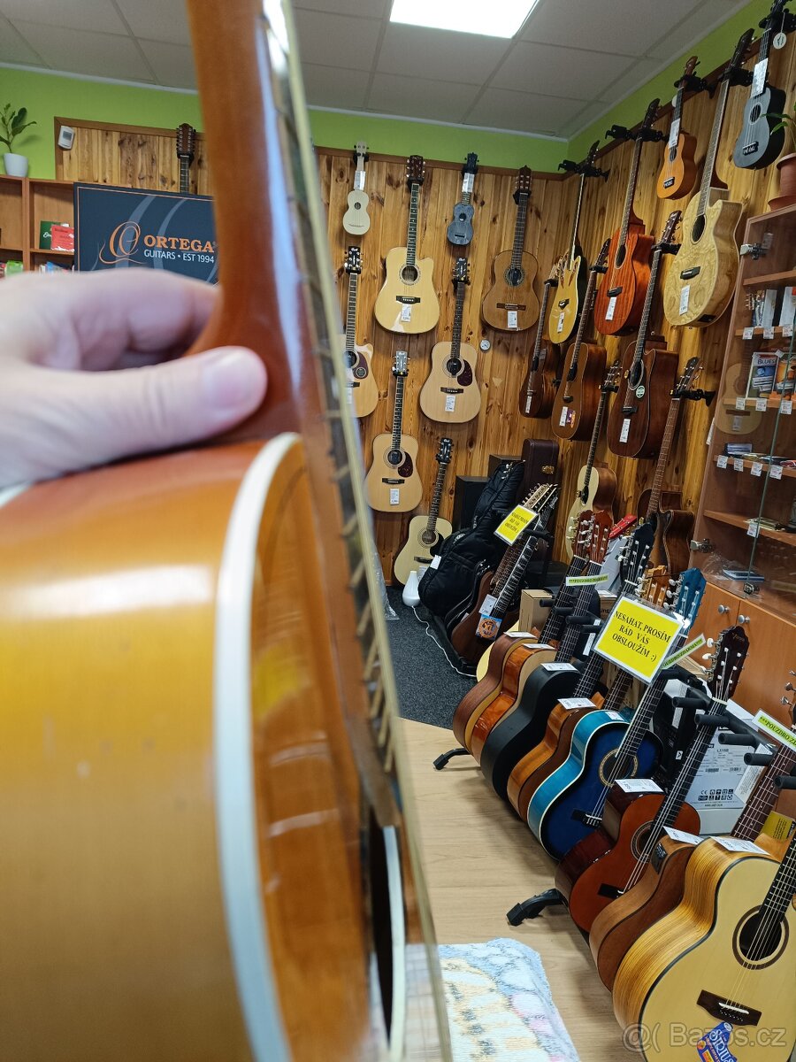 Nabízím starou bulharskou akustickou kytaru - Kyjov - 5