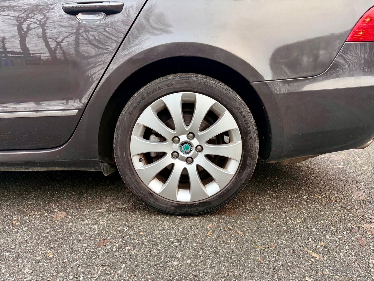 Škoda Superb 2.0TDI 103KW DSG ELEGANCE - 5