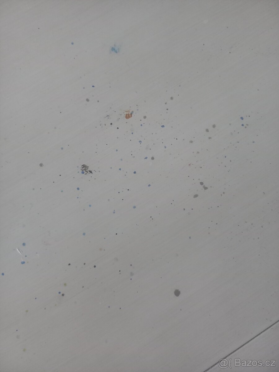 Kulatý jídelní stůl - 5