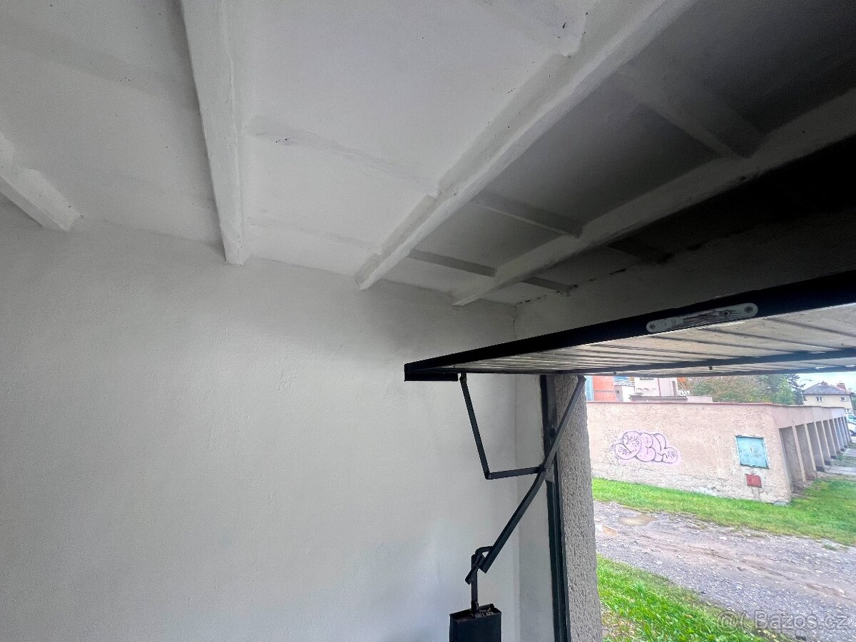 Dlouhodobě pronajmeme garáž na sídlišti Štěpnice - 5