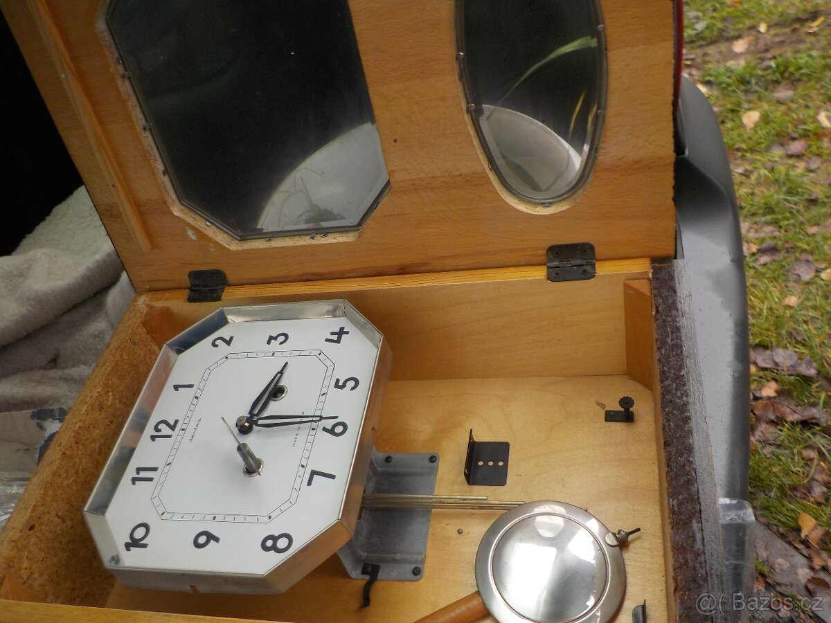 Staré dřevěné a porcelánové hodiny - 5