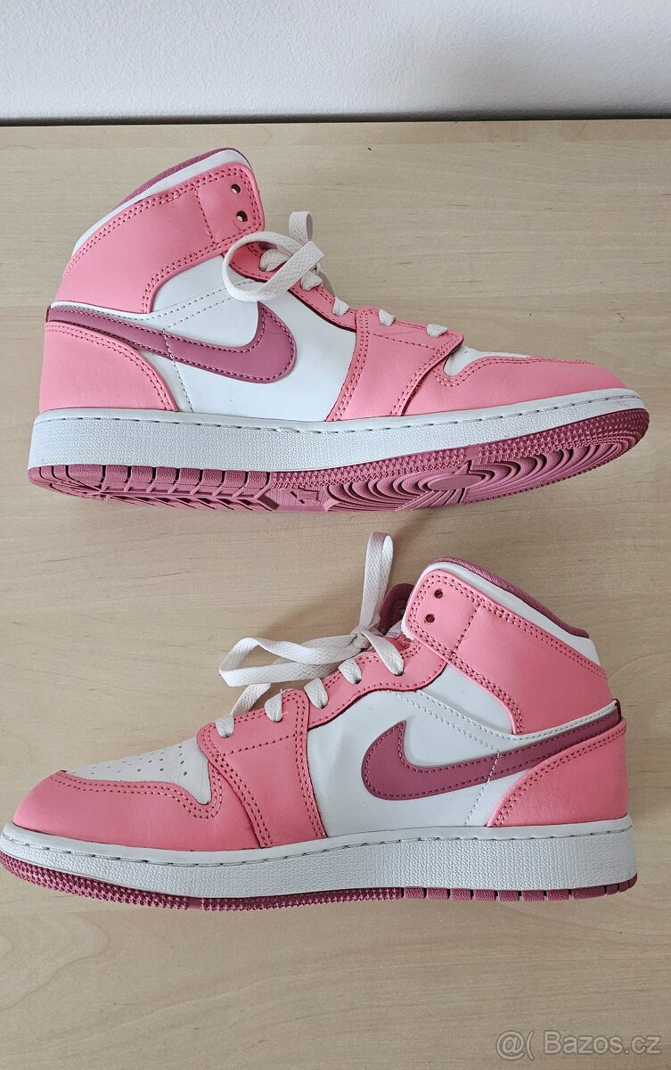 Nike Air Jordan 1 Mid Valentine's Day 39 - 5