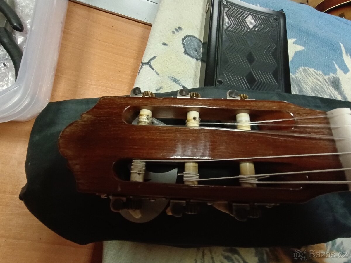 Prodám 3/4 kytaru STRUNAL+pouzdro+podnožku-Kyjov - 5