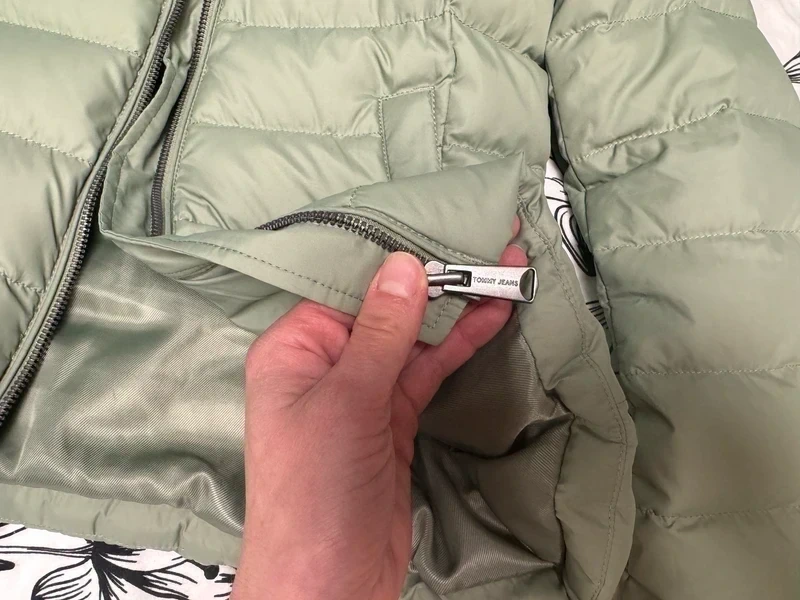 Tommy Jeans dámská péřová bunda s kožešinou Zelená XXS - 5