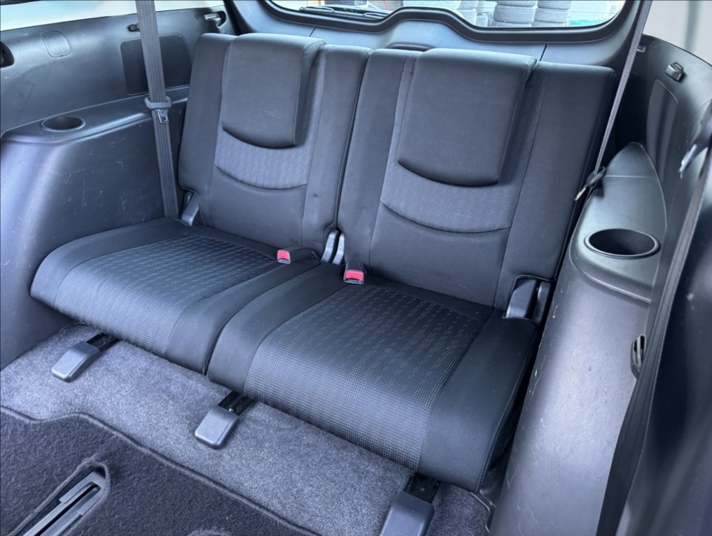 Prodáme Mazda 5 1,8 i,16V,85kW,7 míst - 5