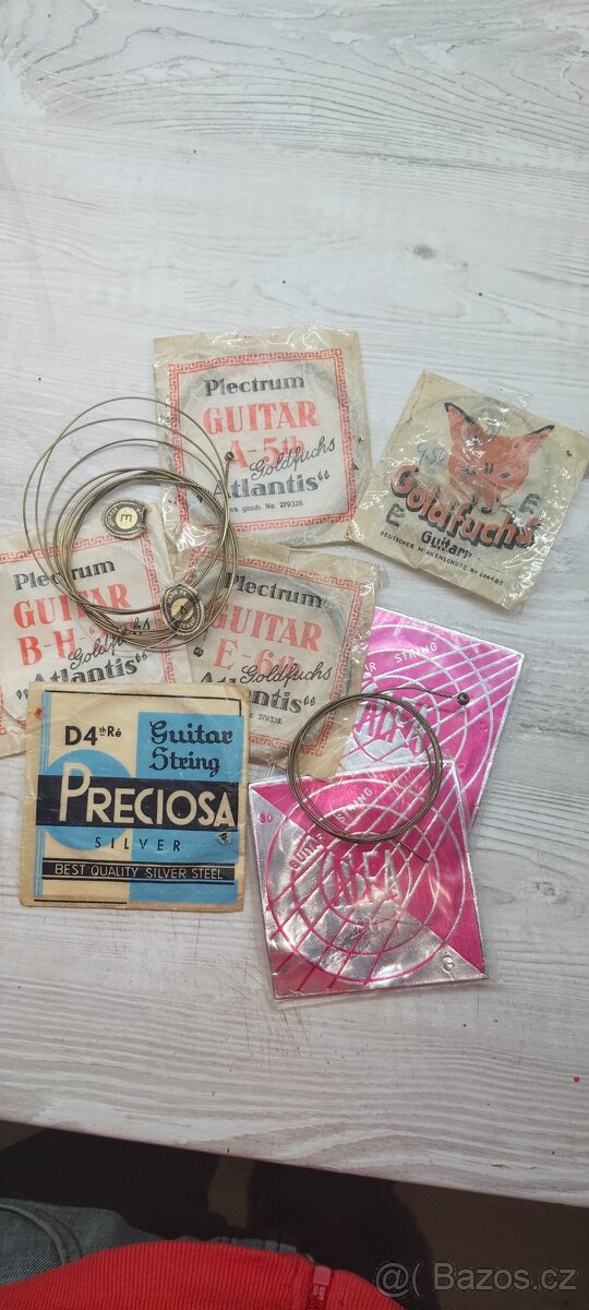 Kytara+struny+pouzdro - 5