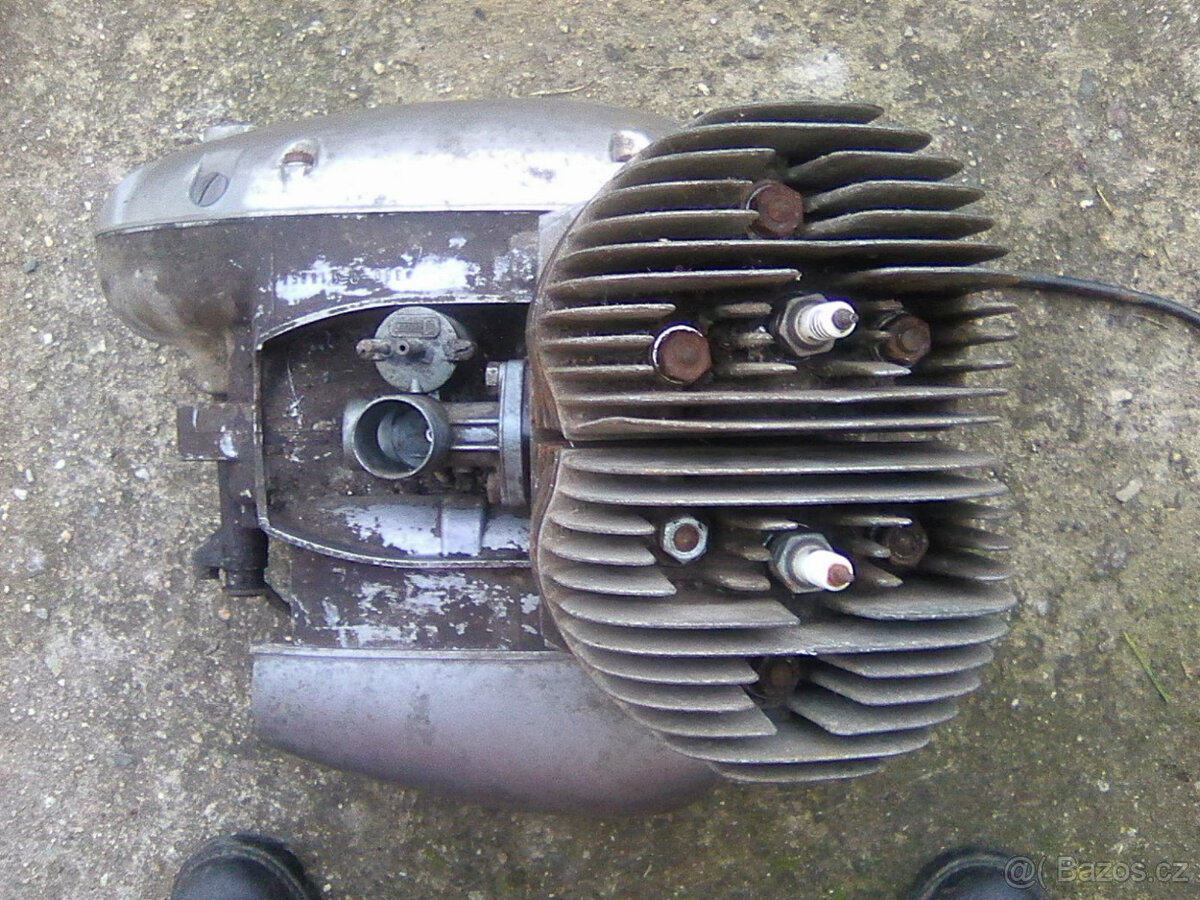 Jawa 350/360 - motor,výfuky s koleny,plechy pod z.blatník... - 5