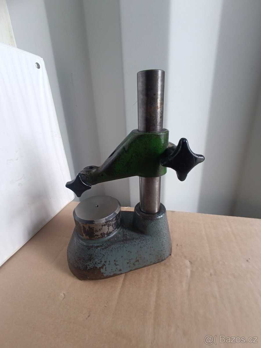 Úchylkoměr plus stojánek - 5