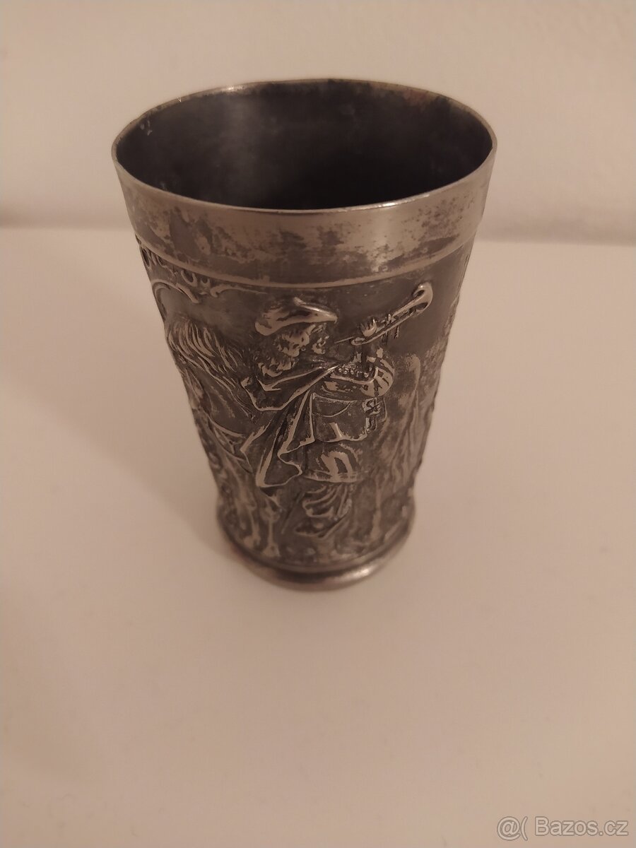 Starožitný cínový pohárek s loveckým motivem - 5