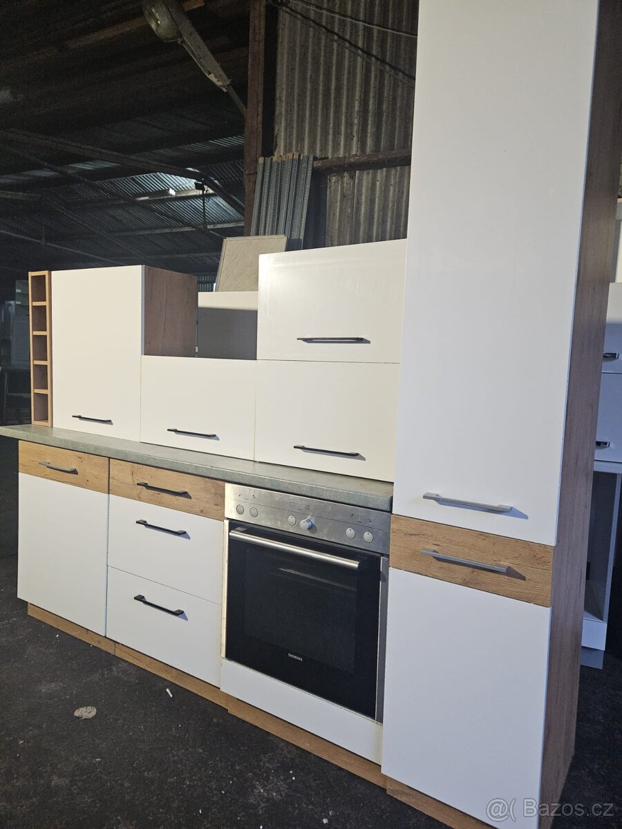 Kuchyňská linka bez spotřebičů - 5
