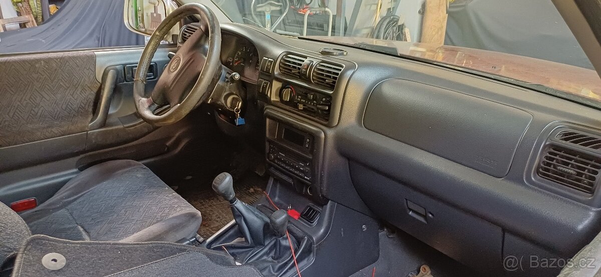 Opel frontera B 2.2i - 5