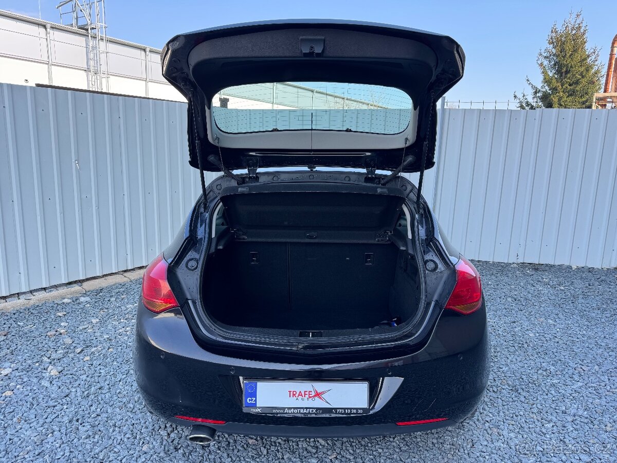 Opel Astra 1,4 i 103kW Cosmo Sports - 5