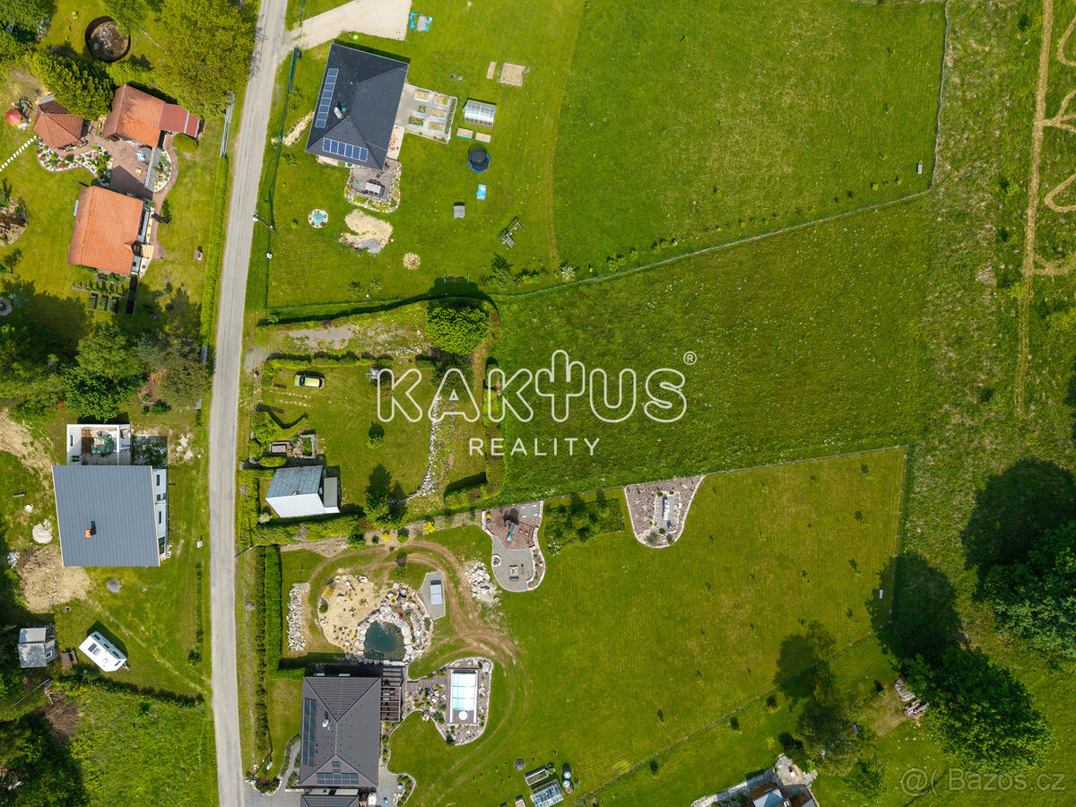 Prodej pozemku s možností výstavby RD o ploše 2870 m² v obci - 5