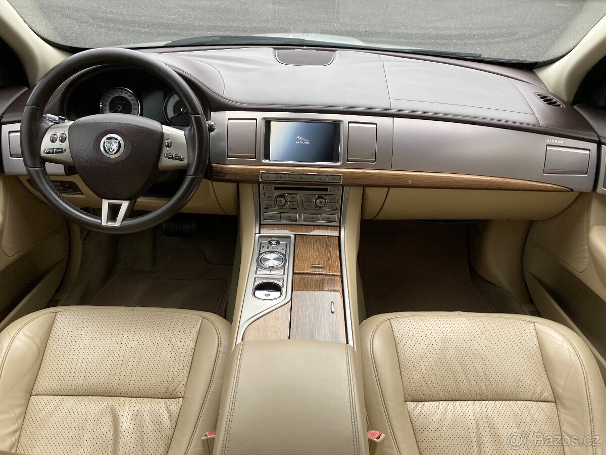 Jaguar XF 2.7D V6 152kW Xenon Navi Alu 21" - 5