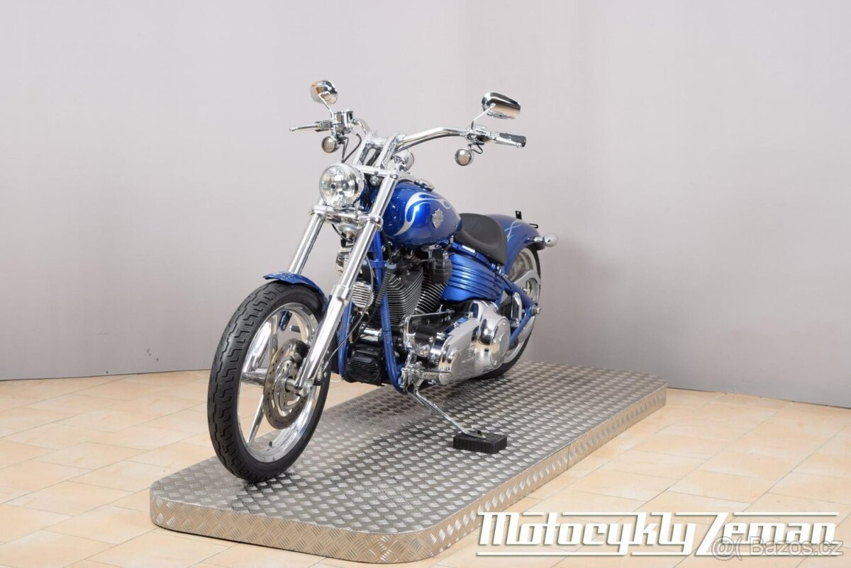 Harley-Davidson FXCWC Softail Rocker C 2010 - 5