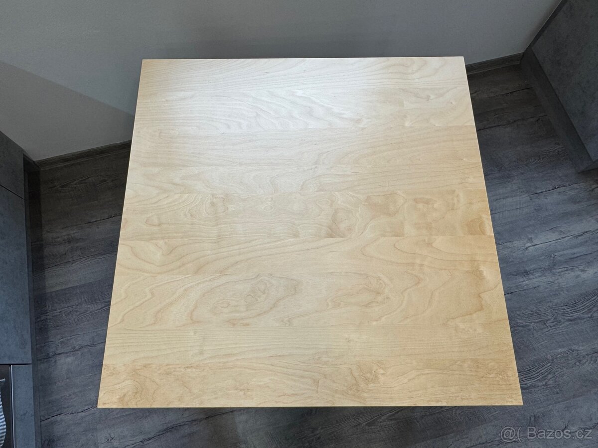 Rozkládací jídelní stůl se čtyřmi židlemi - 5