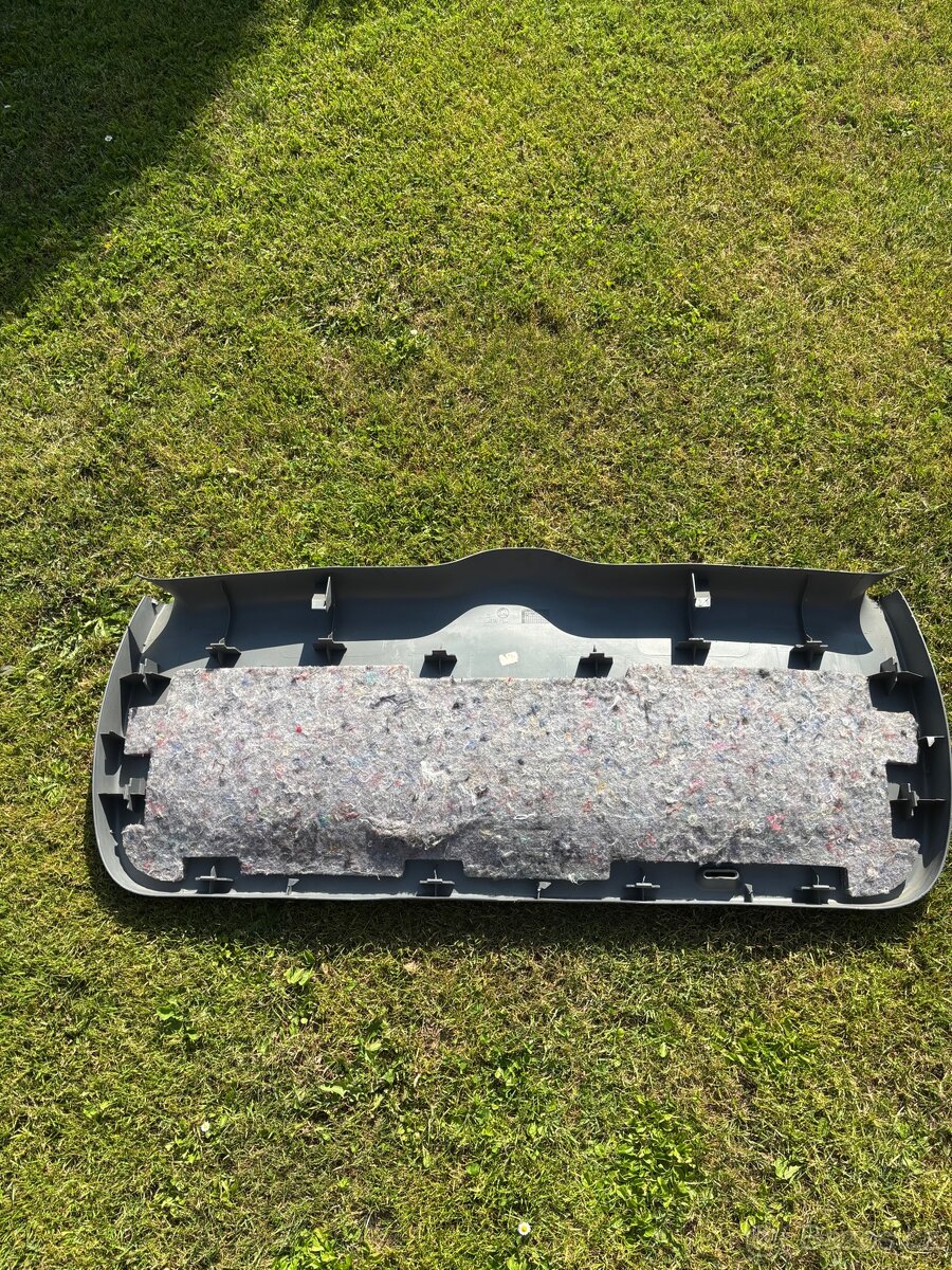 Prodám zadní vyplň kufru Škoda Octavia - 5