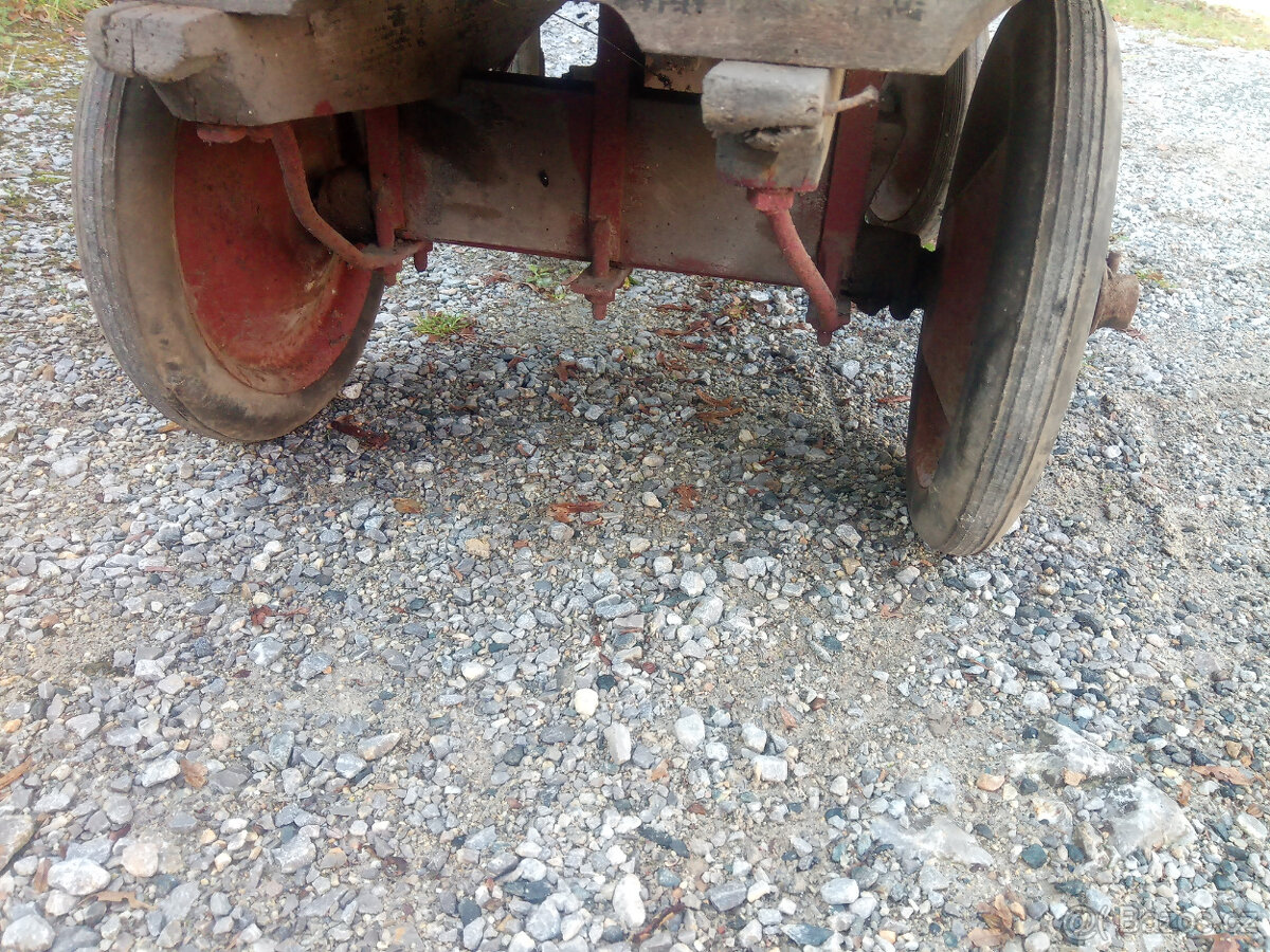 Starý dřevěný malý vozík - kárka. - 5