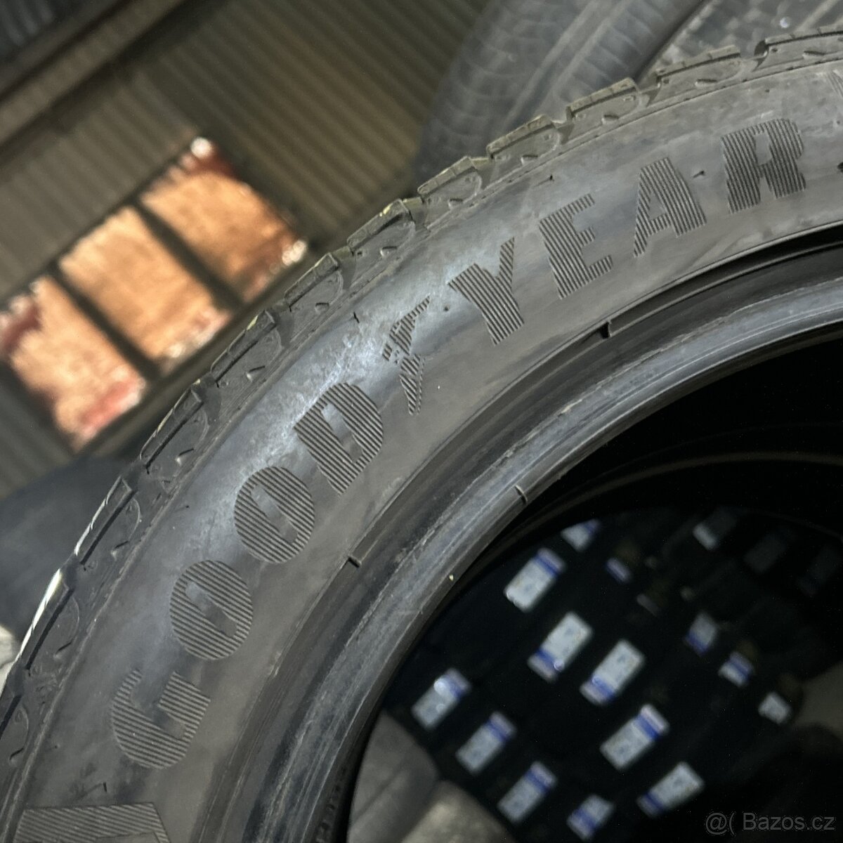 Zimní pneu 245/45 R18 100V Goodyear 6,5-7mm - 5